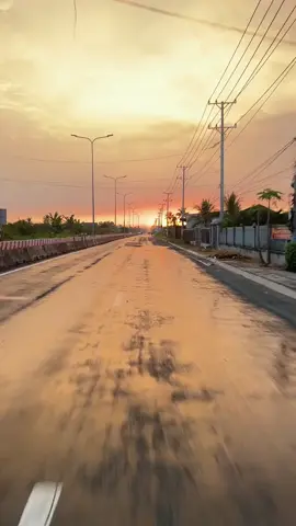 chạy từ 2h khuya về Nhà không khí se lạnh,mặc có cái áo sơ mi, thiếu người ôm hơi lạnh à nghen🤣#bìnhminh #94baclieu #viral #xuhuongtiktok 