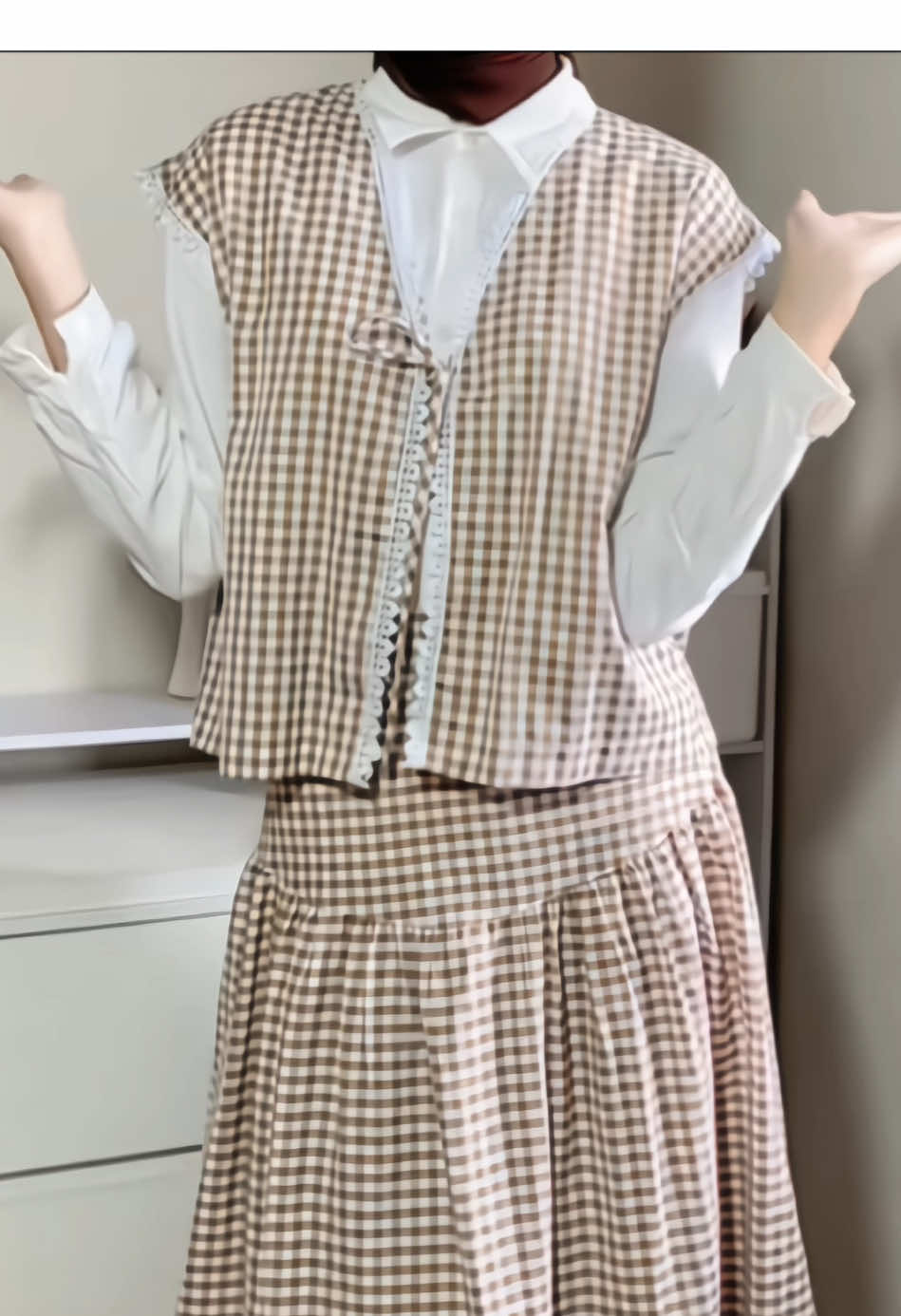 gumuss🥹🤏🏻#atasanwanita #onesetkekinian #onesetmurah #rok #vest 