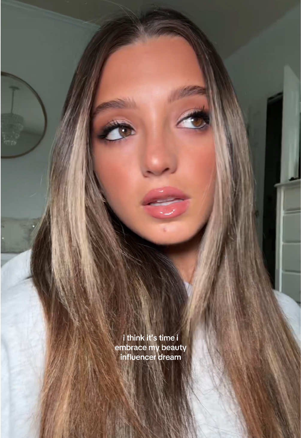 one secret of mine is that i’m obsessed with beauty. my dream is to be a makeup/beauty influencer. would you guys like this type of content?! #kingkylie #beautyinfluencer #makeuptutorial #fullglam #kyliejennermakeup 