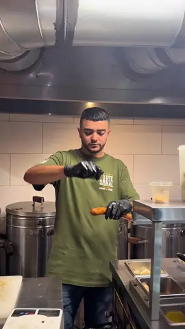 El chorizo no miente 🔥 Acá se hace con sabor real, con fuego, con cariño y con ese toque que solo da el barril 😋 🌭 Chorizo artesanal antioqueño 🥩 Proteína real, sin fritos 🧄 Salsas caseras que lo levantan al siguiente nivel 🔥 Esto es puro sabor del sur, esto es Artesanal Asados al Barril. 👉 Hace tu pedido al WhatsApp 314 265 1838 o vení al punto en Simón Bolívar – Itagüí. #HoyNoCocino #SaborArtesanal #ChorizoAntioqueño #ComidaReal #CarneAlBarril