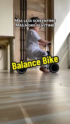 Balance bike para sa motor skills ni baby. #bike #toddlersoftiktok #lessscreentime 