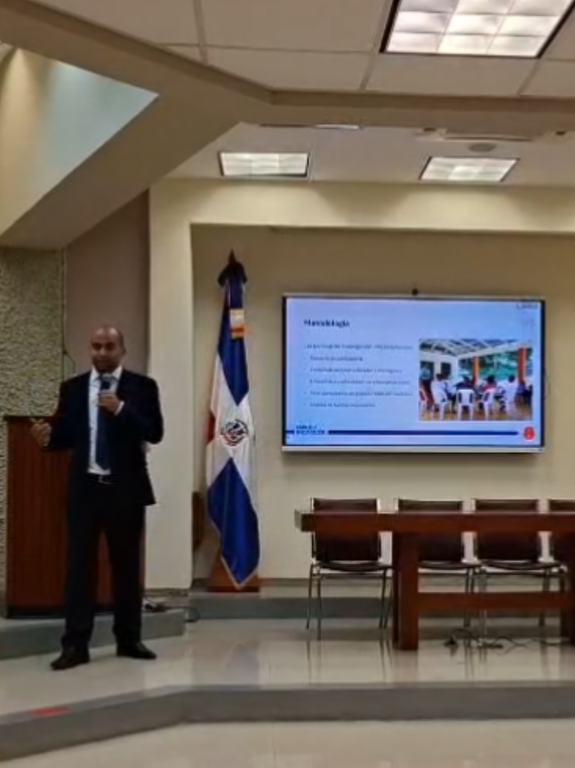 Una nueva presentación de los resultados de mi trabajo de investigación en Fondo Grande, esta vez en la Semana de la Investigación de PUCMM.  ¡Gracias a Dios! #capitalesdelacomunidad 