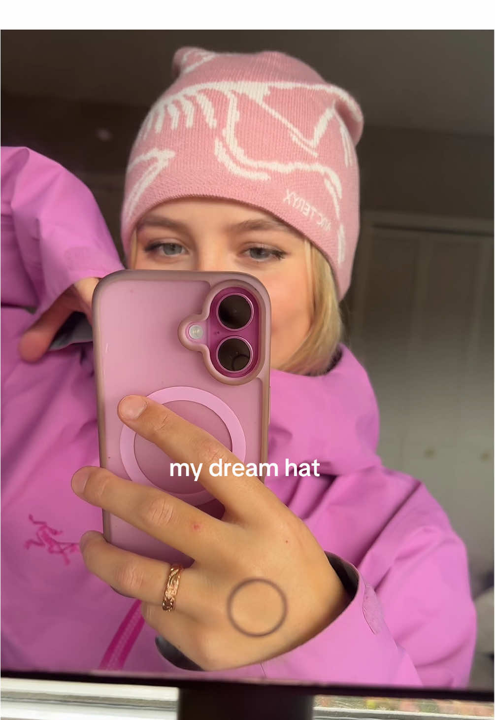 Can you tell i love pink 🫣 #arcteryx #pinkarcteryx #arcteryxjacket #birdtoque #beanie 