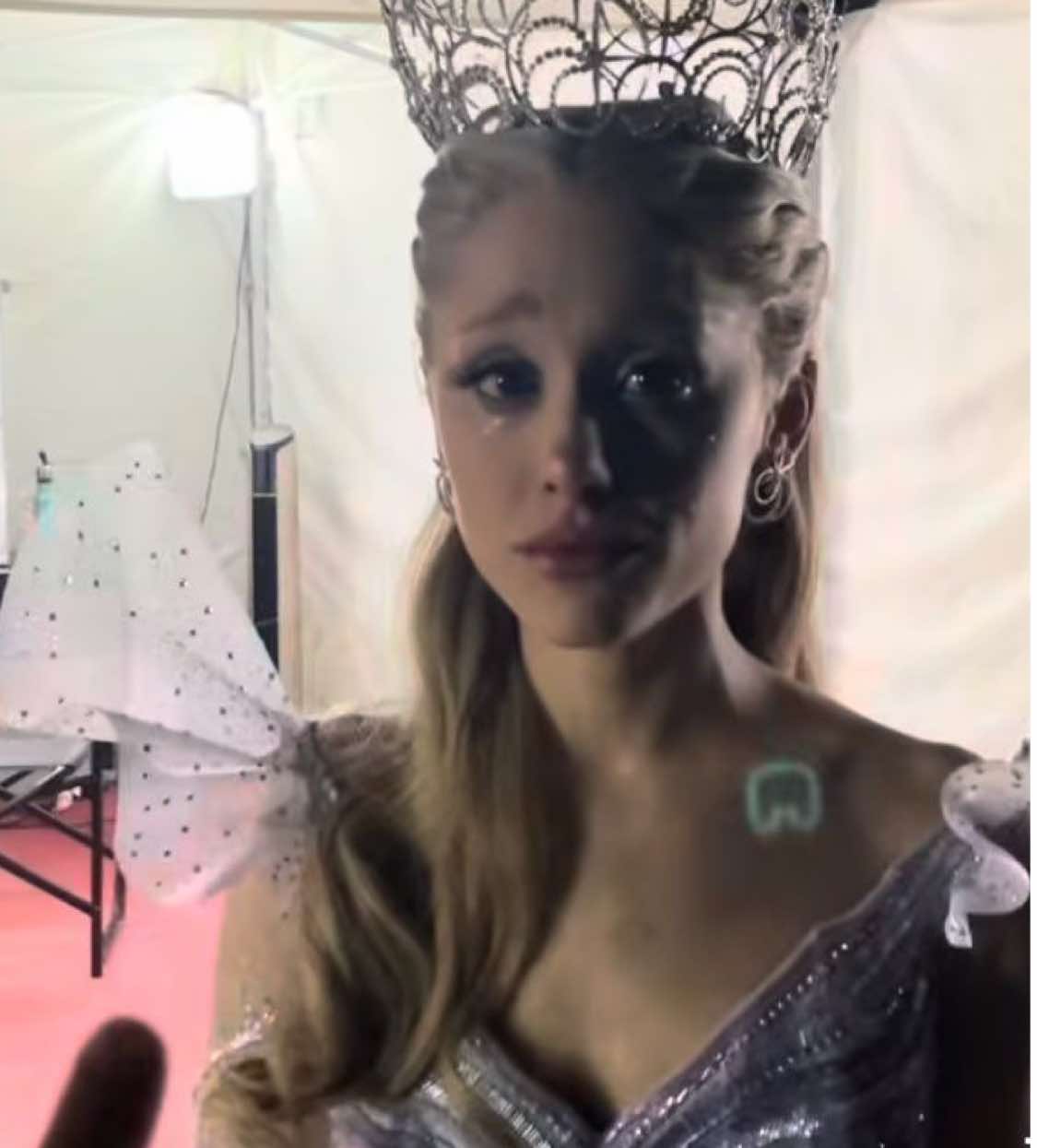 The mirror becomes a judge- wicked for good glinda