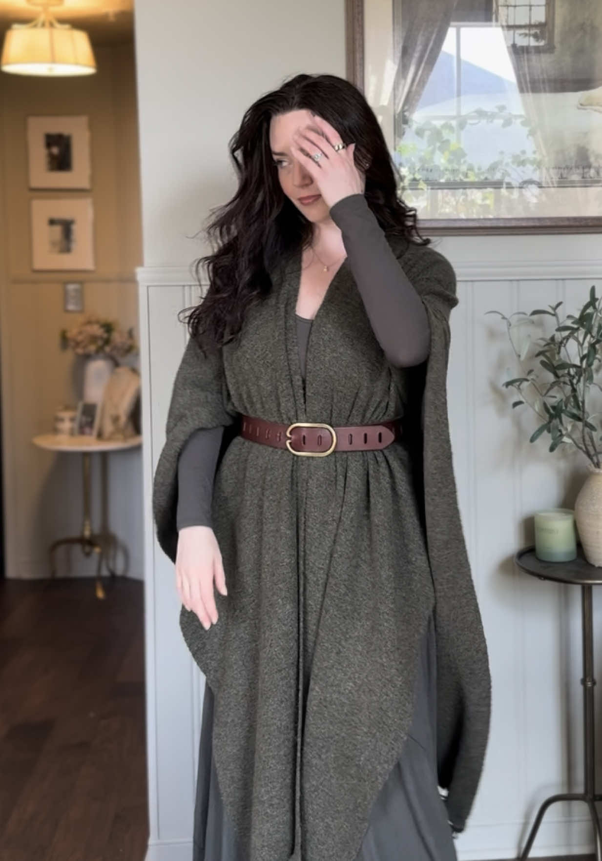 Not sure what to wear on the plane / for traveling? 🧳 Wear whatever makes you comfortable but add a shawl to elevate any look! ✨ #travelstyle #traveloutfit #fallfashion #elegantstyle #romanticstyle 