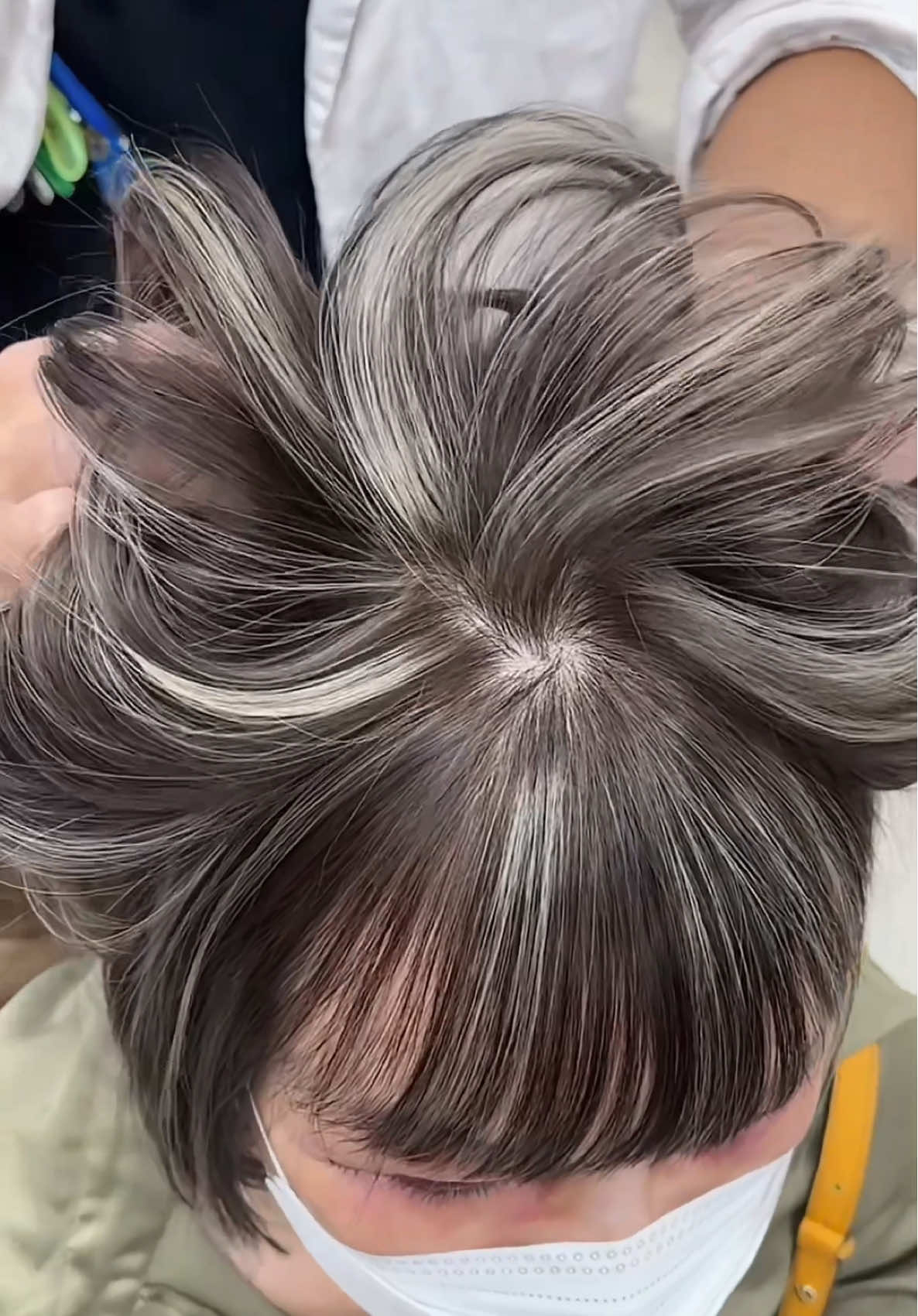 Chị ở CaNaDa về việt nam chỉ dể làm đẹp #salonhoangwy55phanhuyich #màunhuộmoganic #chuyênhighlight #nhuộmhưucơ #highlightphủbạc 