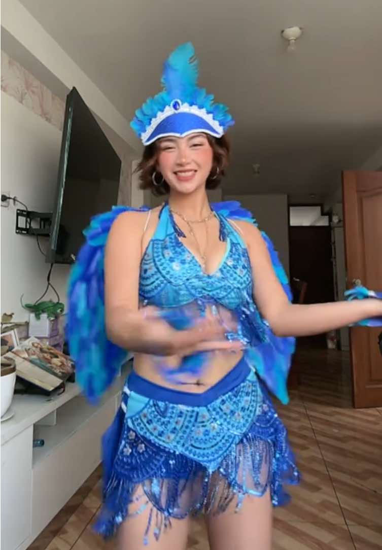 Adivinan el personaje? 🦜#rio #cosplay #halloween #samba 