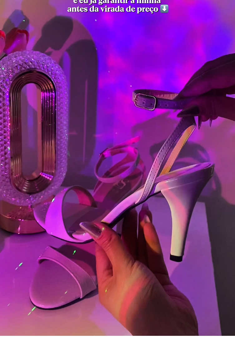 Look de fim de ano. 🤍  #fimdeano #sandalia #salto #fy #fypage 