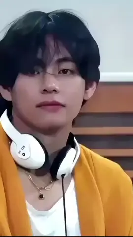 hoo ese dore dale kala Jadu mena kale Tere hoa howale  .......... ... . #kimtaehyung #foryoupageofficiall #pleassportmeunfreaz😭😭 #foryoupageofficiall #kimtaehyung 