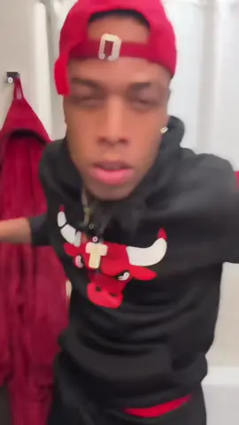 Yo body like wait speak 🗣️ to me 🤤🤫🤫 #undertheinfluence @chrisbrownofficial #breezybowl #teamred🔐🤟🤟 #fypシ゚viral #onthisday 