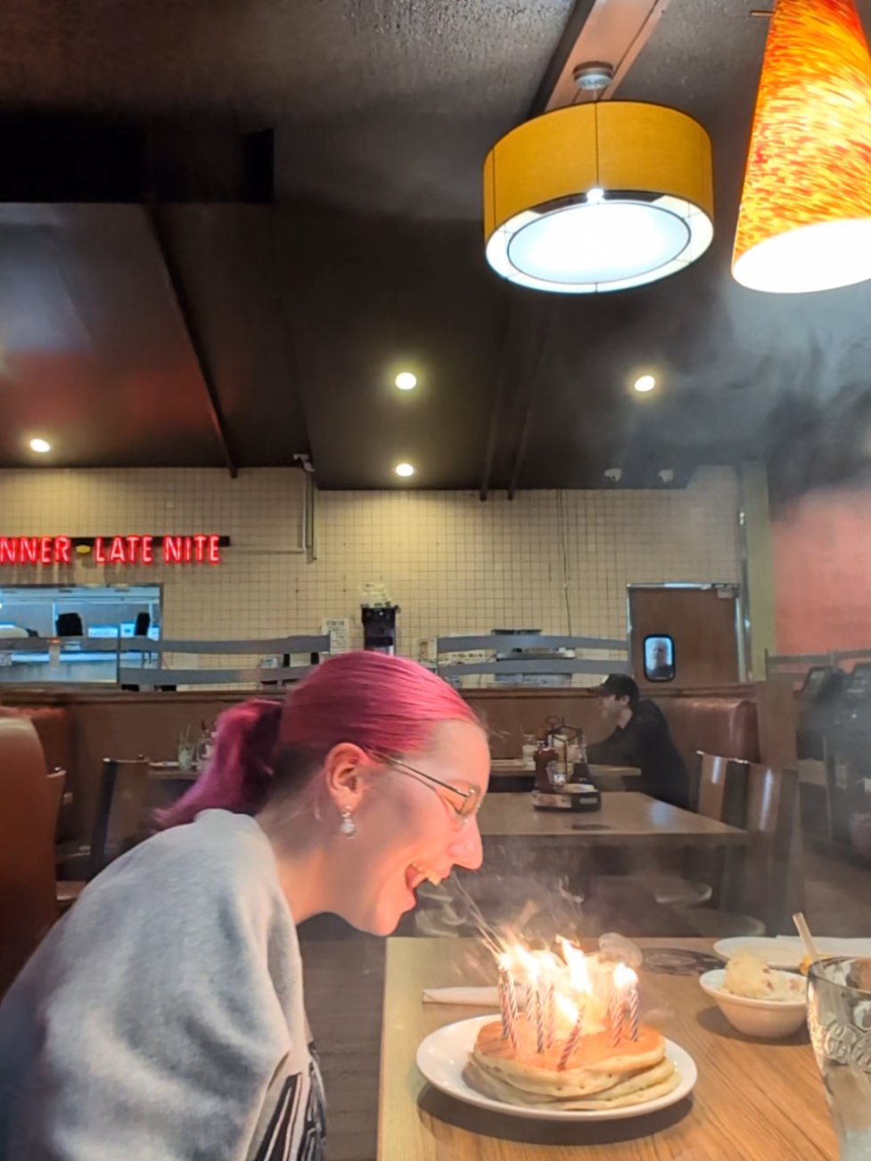 Shout out to Brieanna!! #NastyNineteen #birthday #dennys #fire #relightingcandles 