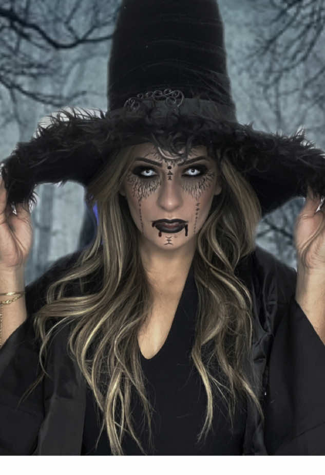 Confesso que essa bruxa me deu um pouco de medo, e vcs? 👻💀🧙🏻‍♀️#halloweenmakeup #halloween #bruxa #witchmakeup #maquiagembrasil  