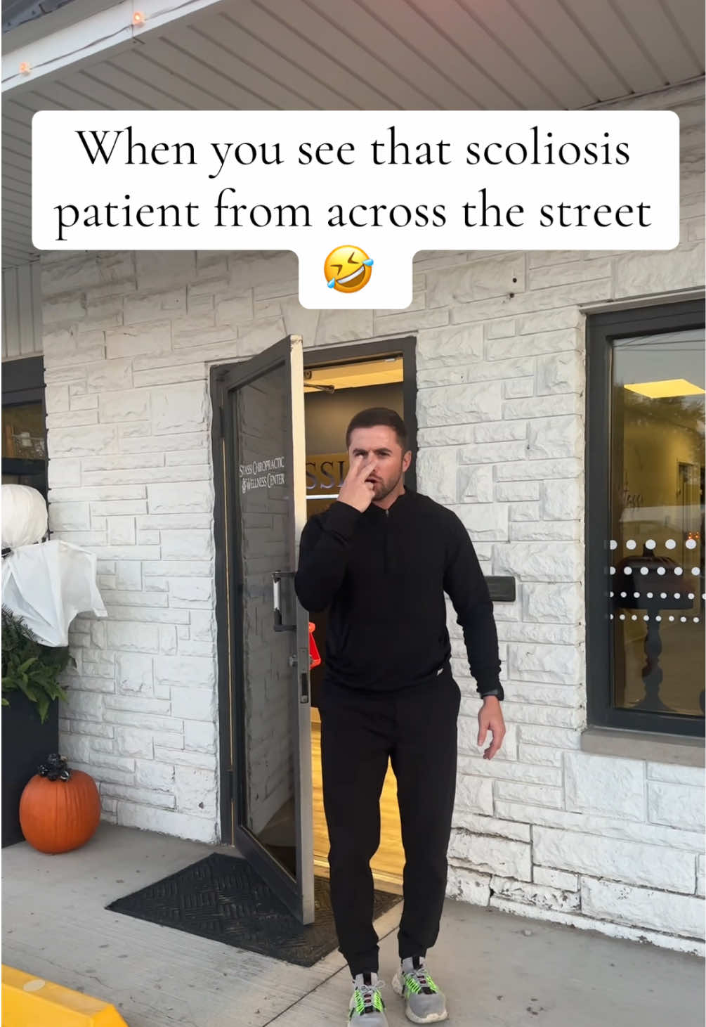 Always checking out backs….🤣 #chiropractic #chiro #foryoupage #fyp #fypシ 