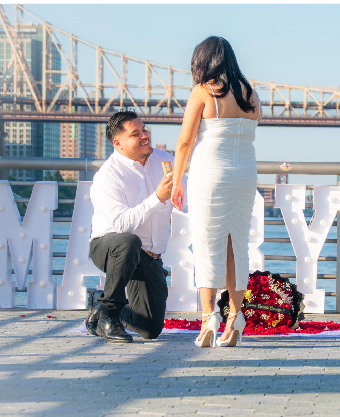 I said Yessss 💍💕 #proposal #hermosocariño #engagement #propuestadematrimonio #mariachi 