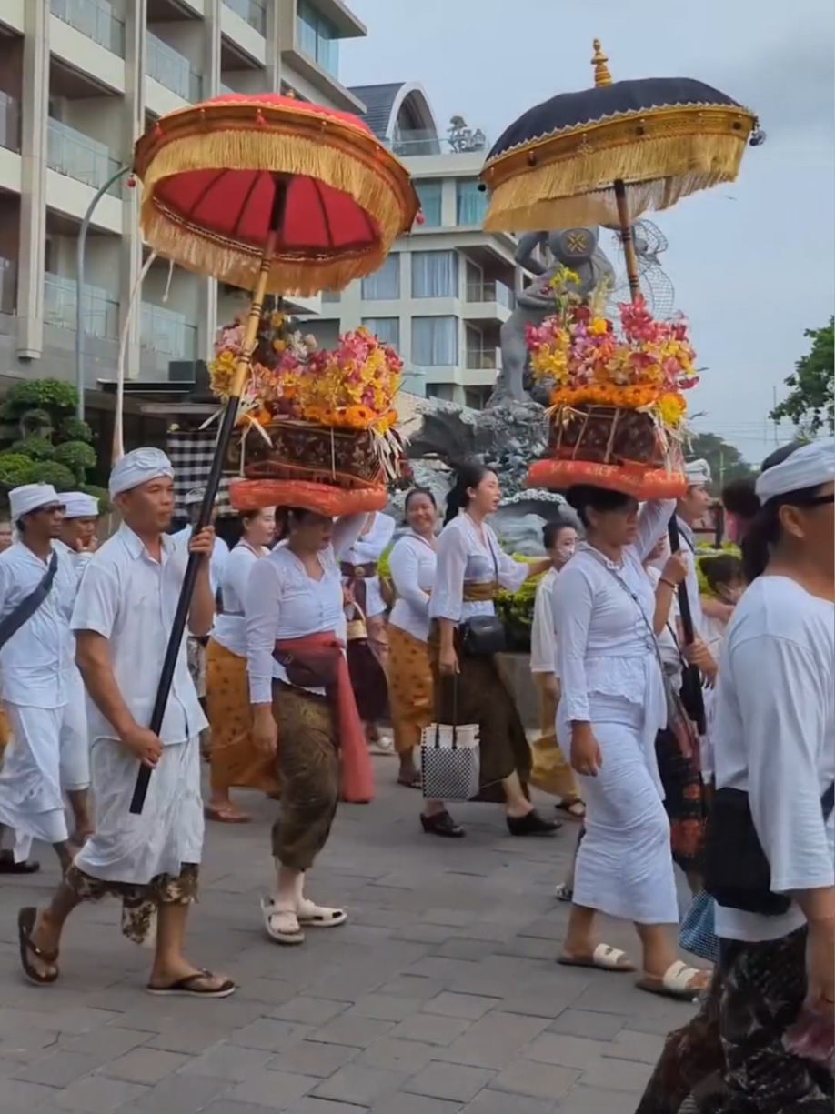 Bali: The Island of Five Hundred Shores 🌴🌊💫 Bali, covering about 5,780 km² with over 633 km of coastline, is one of the world’s most diverse island destinations. Nearly every region – except the mountainous Bangli area – touches the sea, giving rise to around 500 named beaches that define its cultural and natural allure. These beaches fall into four main types: public beaches like Kuta, Sanur, and Legian known for surfing and sunsets; hidden natural coves such as Nyang Nyang and Green Bowl; exclusive resort beaches like Karma and Sundays Beach Club offering private luxury; and sacred coastal sites near temples like Tanah Lot and Goa Lawah. Unlike many Asian islands where beaches are confined to specific tourist zones, Bali’s coastline is a living mosaic of community life, spirituality, and leisure. From the calm northern bays of Lovina to the dramatic cliffs of Uluwatu and the crystal lagoons of Nusa Penida, every shore reflects a different soul of the island. About 80–85% of Bali’s beaches remain public and accessible, while the rest are managed privately by resorts or conservation groups. This balance between openness and exclusivity makes Bali unique among Asian destinations – blending tropical beauty, spiritual depth, and luxury in one timeless rhythm of waves and culture. #Bali #Islandof500Shores #Travel #Indonesia #TheEmeraldofEquator 