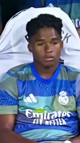 Endrick dormindo no banco🤯 #endrick #realmadrid #xabialonso 