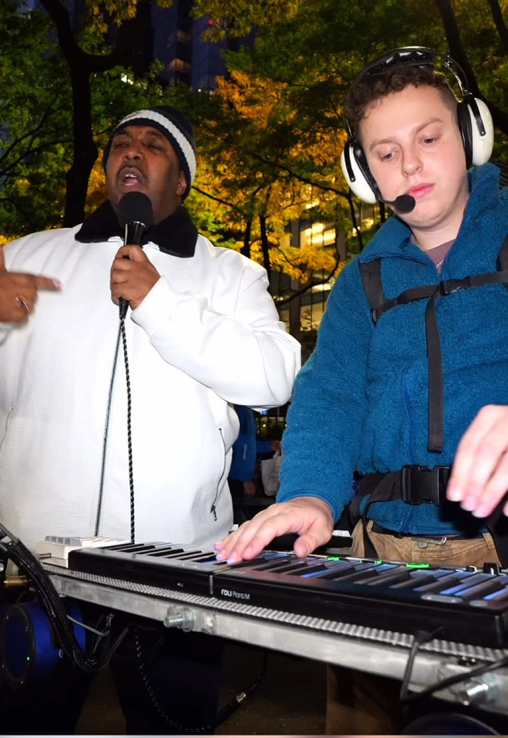 Was jamming in Harold Sq when this dude @GospelGabe78 pulled up asking me to switch to some old school vibes. Was definitely the play seeing as we had a huge crowd around us by the end of the track - bro crushed it!! 