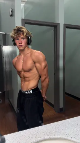 Lifting 2-3 times a week now #heathlifts 