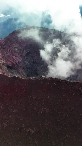 Gunung kerinci dengan kegagahan yang luar biasa🌋 #pendakiindoneisa #pendakigunung #gunungkerinci #gunungindonesia #fyppppppppppppppppppppppp 