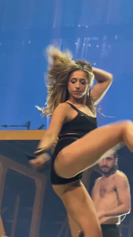 THE iconic guilty conscience dance in Grand Rapids last night 🖤⭐️  #tatemcrae #misspossessivetour #tatemcraetour #tatemcraeconcert #concerts 