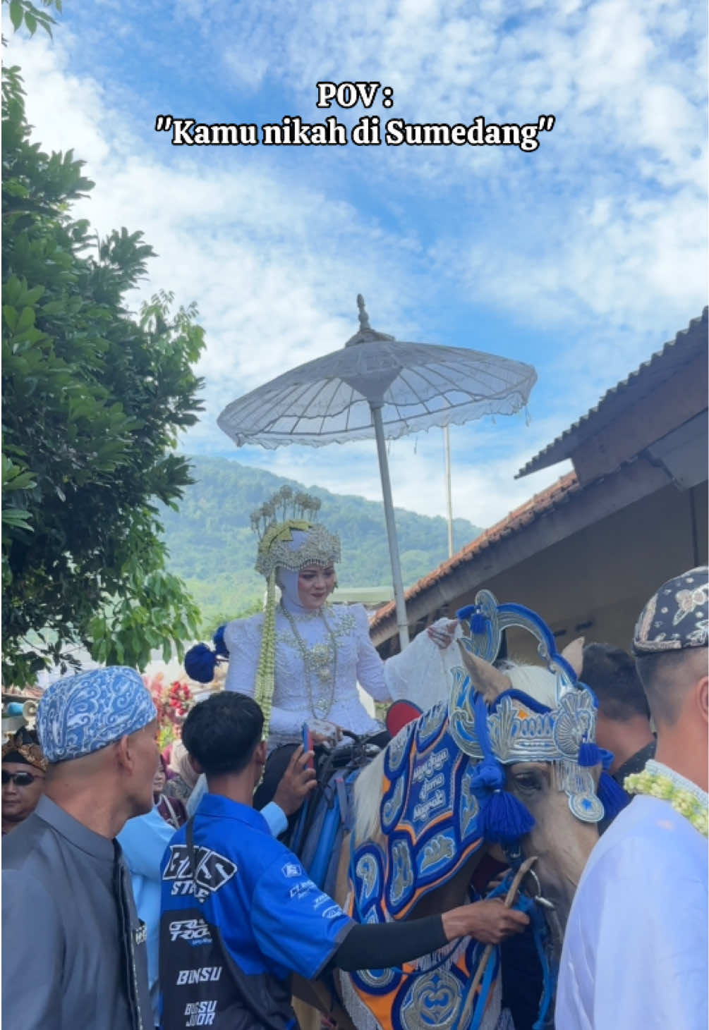 Masih tentang kamu kalo nikah di Sumedang : 1. Mau akad nikah naik kuda 2. Lengser 3. Jaipong dangdut 4. Upacara adat sawer #fyp #fyppppppppppppppppppppppp #muasumedang #kudarenggongsumedang #sumedang 