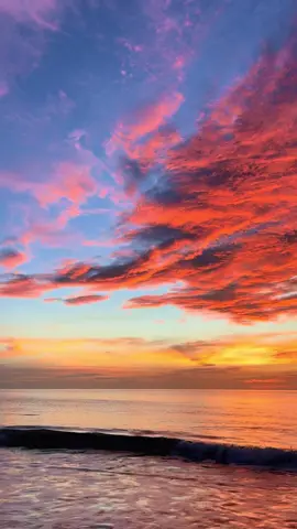 One of the most breathtaking sunrises I've ever seen The sky looked like it was on fire, pure magic over the ocean  #SunriseVibes #BeachMorning #FloridaCoast #OceanMagic #PeacefulMoments