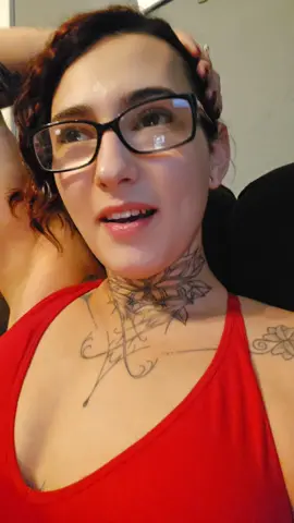 in the short time that she was acting as president, tens of thousands of children went missing. Not to mention the fact that she raised $200 million for her campaign and still ended up 20 million in debt 😭😭😭 but you're so right, she was going to fix the economy 😂😂😂