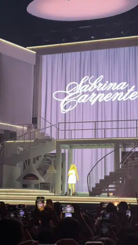 SHORT N SWEET TOUR IS BACK TONIGHT!!!! what are our predictions!! 🙊🙊 #shortnsweet #shortnsweettour #sabrinacarpenter 