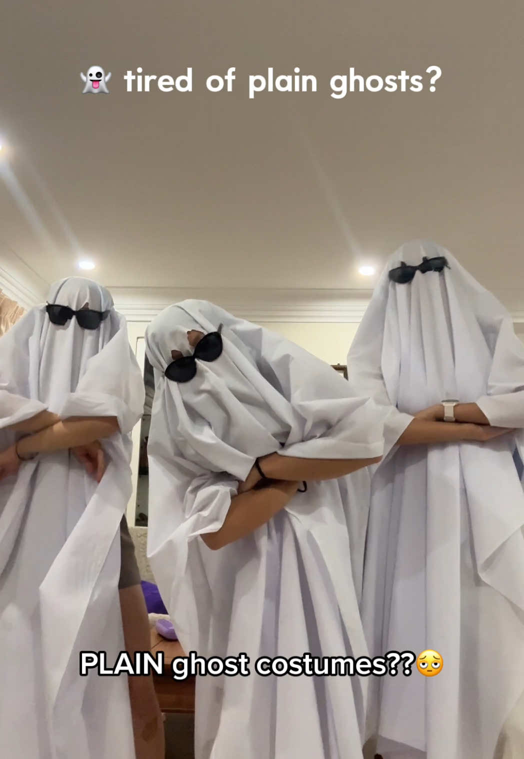 easy halloween ghost costumes… but with a little bit of athletic spice 👻 all hydrated, haunted, and ready for Sip or Treat 🎃 get creative with your own halloween look and bring your bottle to the Owala Sip or Treat pop-up at VivoCity (31 Oct & 1 Nov) for bonus tokens and stand a chance to win limited edition merchandise and a FreeSip bottle!!!! 💧  @Owala.sg #owalafam #owalasg #SipOrTreat #halloweekend #OwalaFamSG