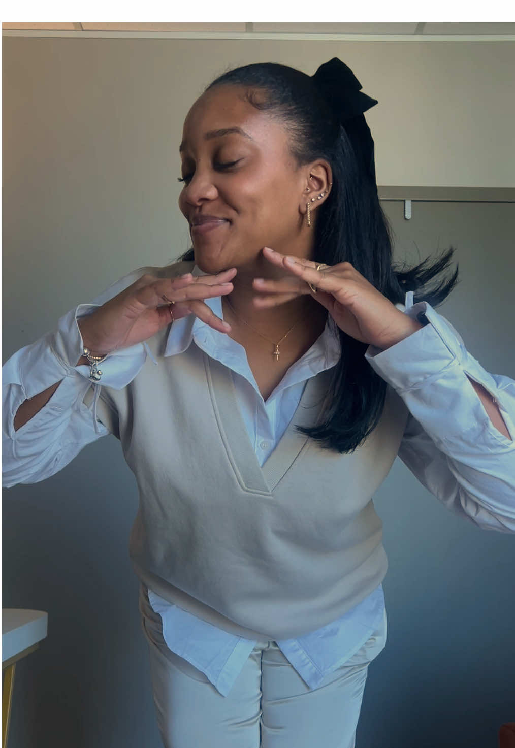 Here the ootd! Basically got dressed in the dark but it turned out alright 👍🏽  Blouse: @Missguided  Sweater: @ZARA  Pants: @abercrombie  Shoes: @Old Navy  #fyp #OOTD 