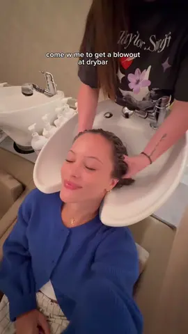 come get a blowout w me 🫶🏽 + my current lippie obsessionn from @Clarins USA #ClarinsPartner 💘