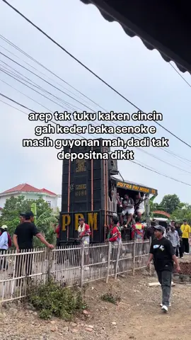 misal rungkad ya ora sida😆#promoseruweekend #katakataindramayu🏴‍☠️ #toangsadboys #indramayupride🏴‍☠️ #indramayutaiwan🇮🇩🇹🇼 #tarlingindramayu #imyupride🏴‍☠️ #tarlingpantura #cirebonpride🏴‍☠️ #tarlingcirebonan 