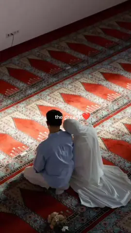 semoga kelak kita dipertemukan dengan laki laki yang teduh pandangannya itu. #pasanganhalal #jodoh #pasanganromantis #lauhulmahfudz 