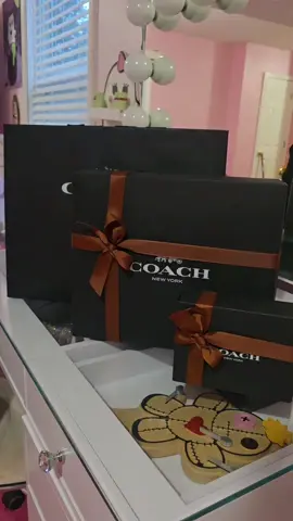 okay @Coach 👀 #kansascity #coach 