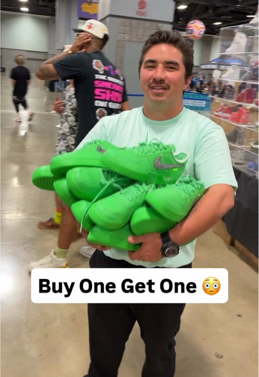 What did he say in Spanish 🤔 #sneakers #sneakerhead #nike #hypebeast #fy 