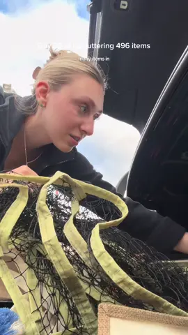 Finally got around to decluttering the car !! Also need car lip balm recommendations!! I’ll probably go back to doing my elf lip balm tbh #declutter #declutteryourlife #declutterwithme #decluttering 