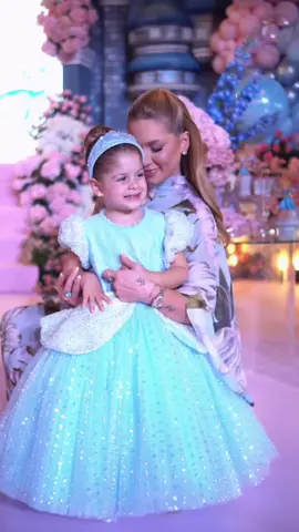 Detalhes da festa de aniversário da filha da Virgínia, Maria Flor. ✨💐#aniver #foryoupage❤️❤️ #fyyyyyyyyyyyyyyyy 