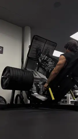 Just rep it out bro- new fit @Breathedivinity just went live #gym