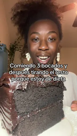 Es canabalismo? 👀🍫 #juleseats #3biterule #mukbang #pasteldechocolate 