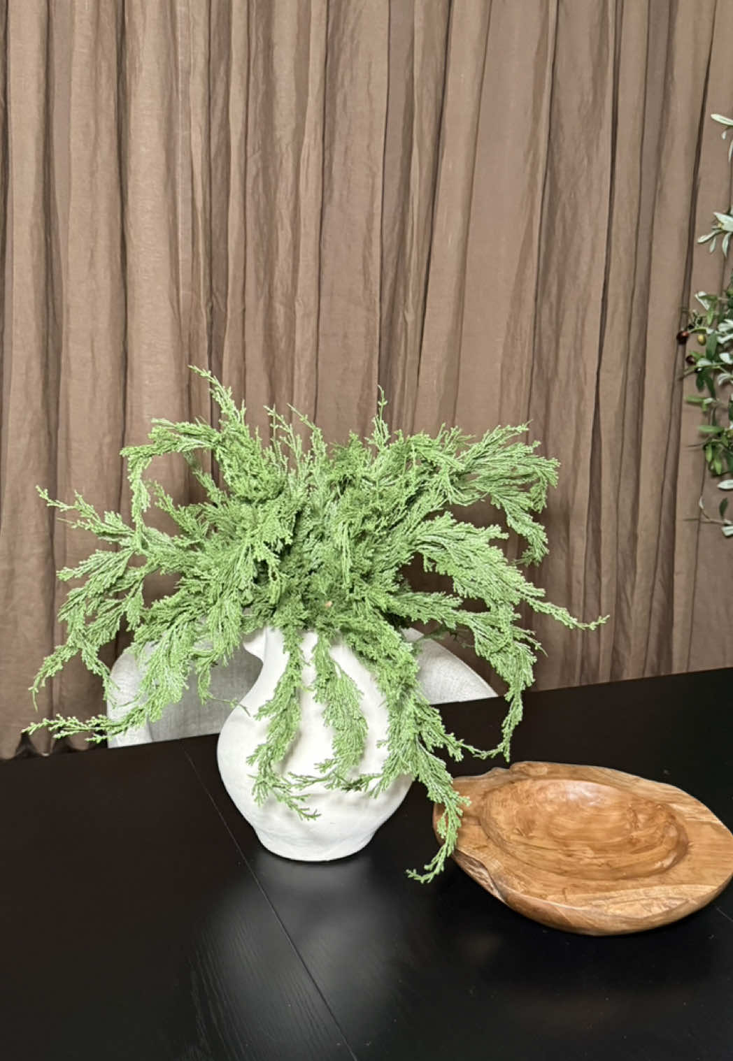 Ordena las tuyas en el carrito naraja, estan hermosas y se sientes reales 😍  #chrismasdecor #pinestems #tiktokshopfinds #coffeetiktok #xmasdecor 