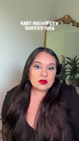 Morticia Adams is the easiest Halloween makeup idea 🖤🤍 #halloween #halloweencostume #halloweenlook #halloweenmakeup #morticiaaddams 