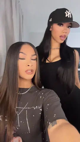2 baddies 🥰🫖 #viral #fyp  @tiannawadee 
