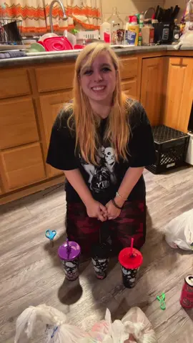 Make Halloween cups with me! #boobuckets #ter3ear #trend #halloween #justtalking 