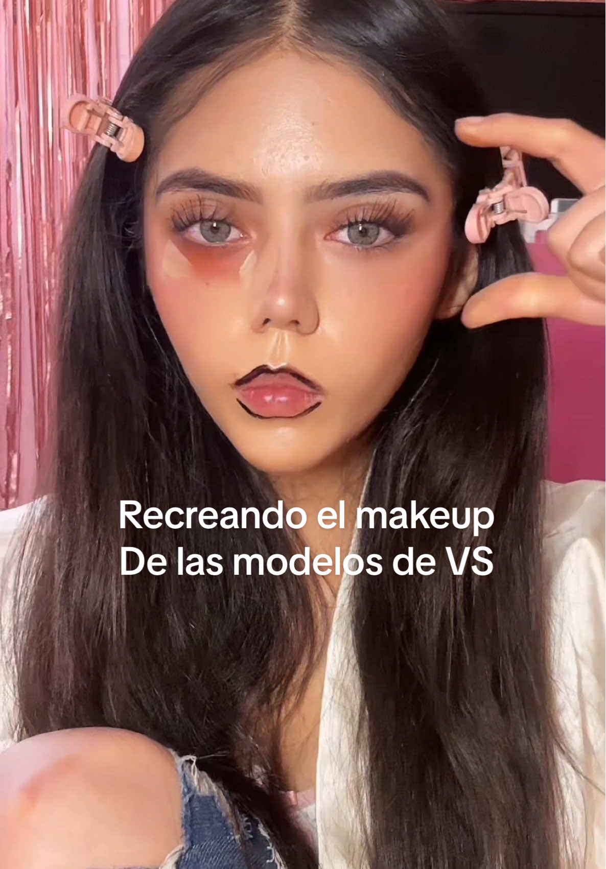 Recreando el makeup de las modelos de victoria secret en una piel morena y latina ✨💗 #victoriasecretshows #makeup #makeuptutorial #makeuphacks #makeupreview 