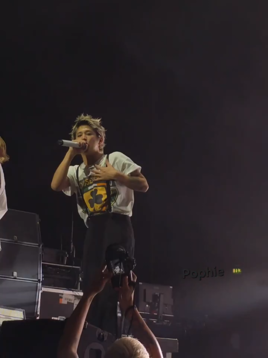 CR. x.com/Pophie_10969 “But we don’t need them  We are the kingdom  We know the amount… fuck fuck my lyrics” 🤣🤣🤣🤣 #taka #10969 #ONEOKROCK 
