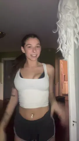 Let’s go to workkkkk #kyyelisabeth #kydancing #simpledance #easydance #dancingqueen 