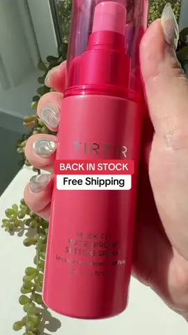 TIRTIR’s setting spray keeps makeup flawless, even through chaos 💦 #tiktokshopcreatorpicks #tiktokshopblackfriday #tiktokshopcybermonday #ttsbeautybesties #tirtir   *Final Price / Shipping / Coupons / Discounts may differ based on your TikTok account, available coupons, and current promotions. Always refer to product listing for up-to-date offers. 