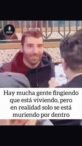 Muchos muestran sonrisas perfectas en las redes, pero el alma se les apaga en silencio.  Ser influencers Católicos no es mostrar una vida sin caídas, sino dejar que Cristo ilumine incluso nuestras sombras.  Solo Él puede darnos una vida que realmente se sienta viva por dentro ✝️ #dios #Fe #iglesia #catolicos #influencers 