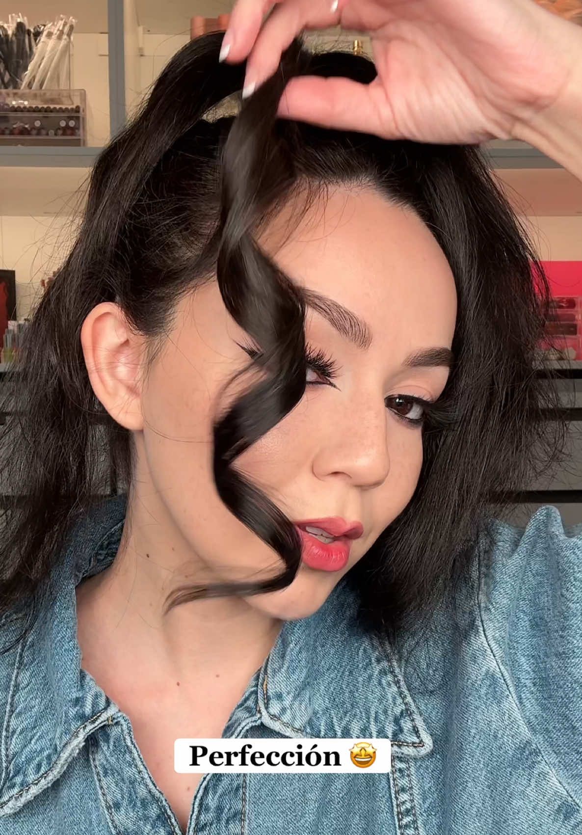 Rizos en 5 minutos ⏰✨ y sin complicarte la vida 😍 Esta rizadora electrica de @wavytalkofficial hace magia #WavytalkMainCharacterHair