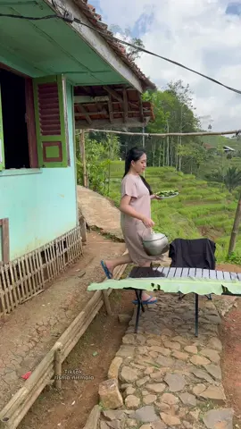 Nyiapken hela liwet baraya #rismanirmalasari #suasanapedesaan #gadisdesa #gadiscantik #suasanakampung 